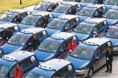 一流城市需要一流出租車駕駛員 清洗刷