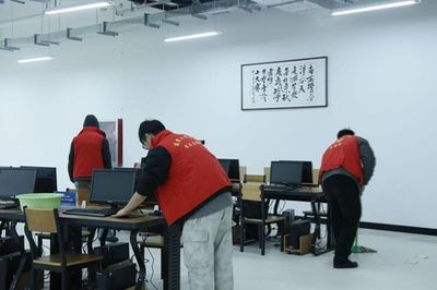 微光成炬，志愿同行——建筑工程學院開展學雷鋒志愿服務活動助力租賃服務